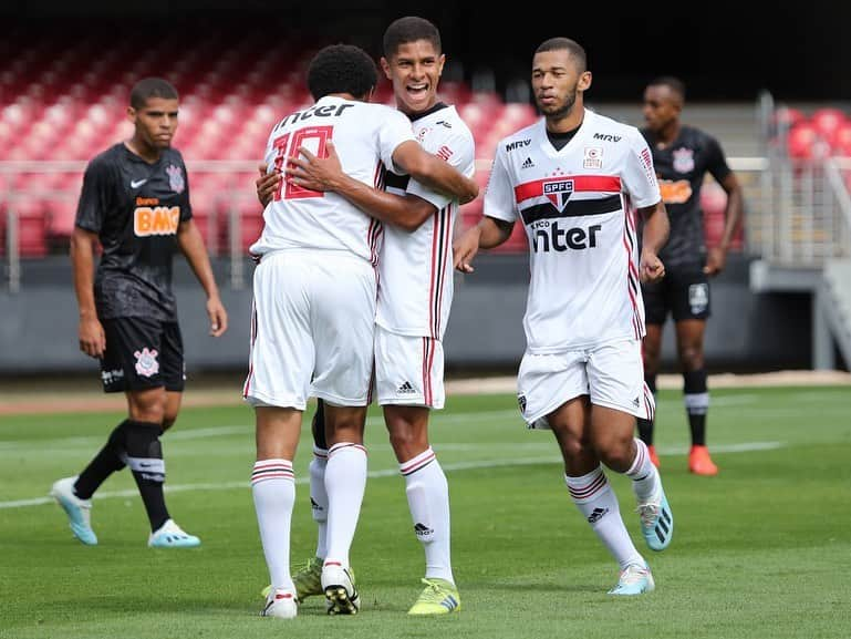 São Paulo FCさんのインスタグラム写真 - (São Paulo FCInstagram)「Deu Tricolor no Majestoso Sub-20! Na manhã deste domingo, o São Paulo venceu o Corinthians por 1 a 0, no Morumbi, pela segunda fase do Campeonato Paulista #MadeInCotia 🇾🇪 ⠀⠀⠀⠀⠀⠀⠀⠀⠀ 📸 Afonso Pastore/saopaulofc.net」8月12日 1時49分 - saopaulofc