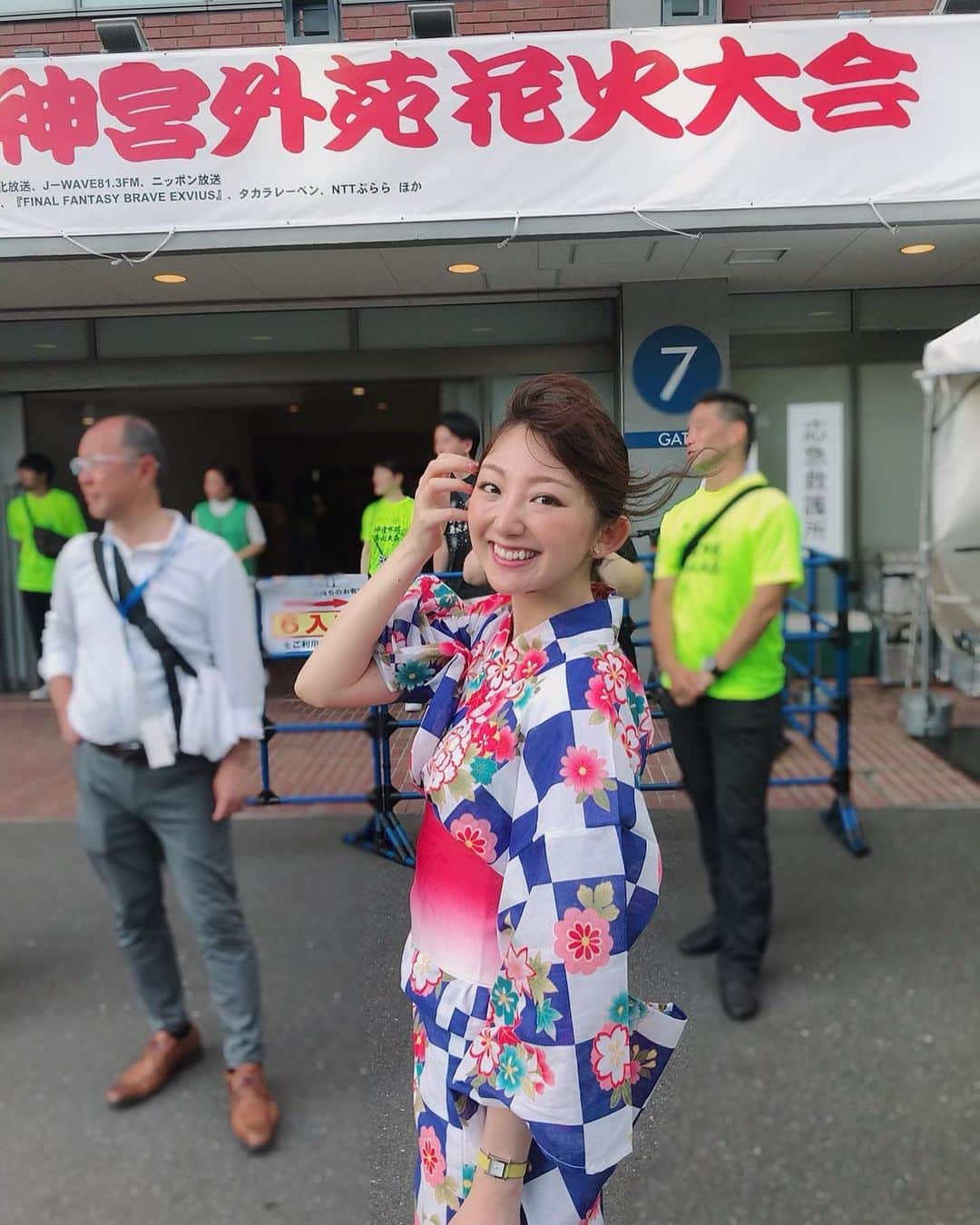 尻無浜冴美さんのインスタグラム写真 - (尻無浜冴美Instagram)「昨日は旦那っちと #神宮外苑花火大会 行ってきた♪  今年まだ花火見てない〜😑 ってふてくされてたらチケット探してくれて急遽行けることに❗️ ありがとう旦那っち☺️ 見やすい席で花火おっきくて夏感じた！！！ いつか#長岡花火 も見てみたいな✨  #花火大会  #花火大会デート  #hanabi  #夫婦デート  #明治神宮球場  #神宮花火大会  #明治神宮花火大会2019  #花火 #はなび  #🎆 #浴衣 #浴衣デート  #yukata」8月12日 0時25分 - saemi_shinahama