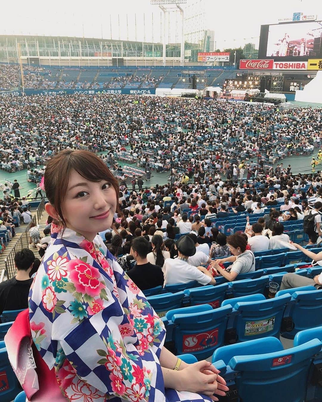 尻無浜冴美さんのインスタグラム写真 - (尻無浜冴美Instagram)「昨日は旦那っちと #神宮外苑花火大会 行ってきた♪  今年まだ花火見てない〜😑 ってふてくされてたらチケット探してくれて急遽行けることに❗️ ありがとう旦那っち☺️ 見やすい席で花火おっきくて夏感じた！！！ いつか#長岡花火 も見てみたいな✨  #花火大会  #花火大会デート  #hanabi  #夫婦デート  #明治神宮球場  #神宮花火大会  #明治神宮花火大会2019  #花火 #はなび  #🎆 #浴衣 #浴衣デート  #yukata」8月12日 0時25分 - saemi_shinahama