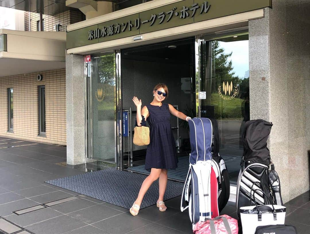 宮川杏奈さんのインスタグラム写真 - (宮川杏奈Instagram)「今日はラウンドデビュー🏌️‍♀️💕 暑かったけど本当に楽しかったです⛳️ . まだまだ初心者だけど 面白くて楽しいからそれでOK⭕️ 超ハマるwww . パパ&旦那氏ありがとう🥰 . #ゴルフ #ゴルフ女子 #ゴルフウェア #ゴルフ大好き  #ゴルフ初心者  #ゴルフ楽しい  #ゴルフ上手くなりたい  #ゴルフ好きな人と繋がりたい #ゴルフクラブ #ラウンドデビュー #パーソナルトレーナーの休日」8月12日 0時38分 - an1221na