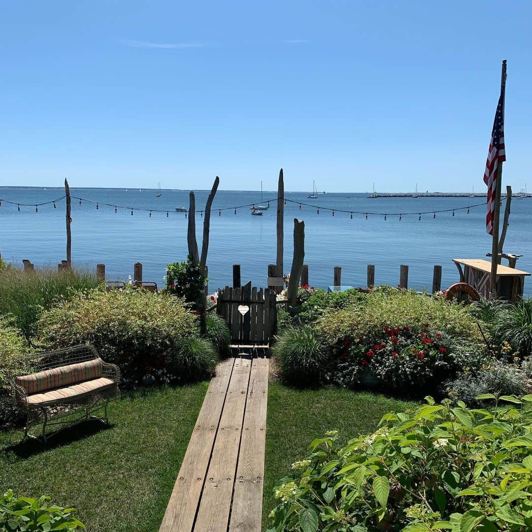 サンドラ・バーンハードさんのインスタグラム写真 - (サンドラ・バーンハードInstagram)「A gorgeous day in PTown after a great weekend at the #CrownAnchor thank you kids for coming to #QuickSand @therealmitchy turned it out we had a blast!」8月12日 0時33分 - sandragbernhard