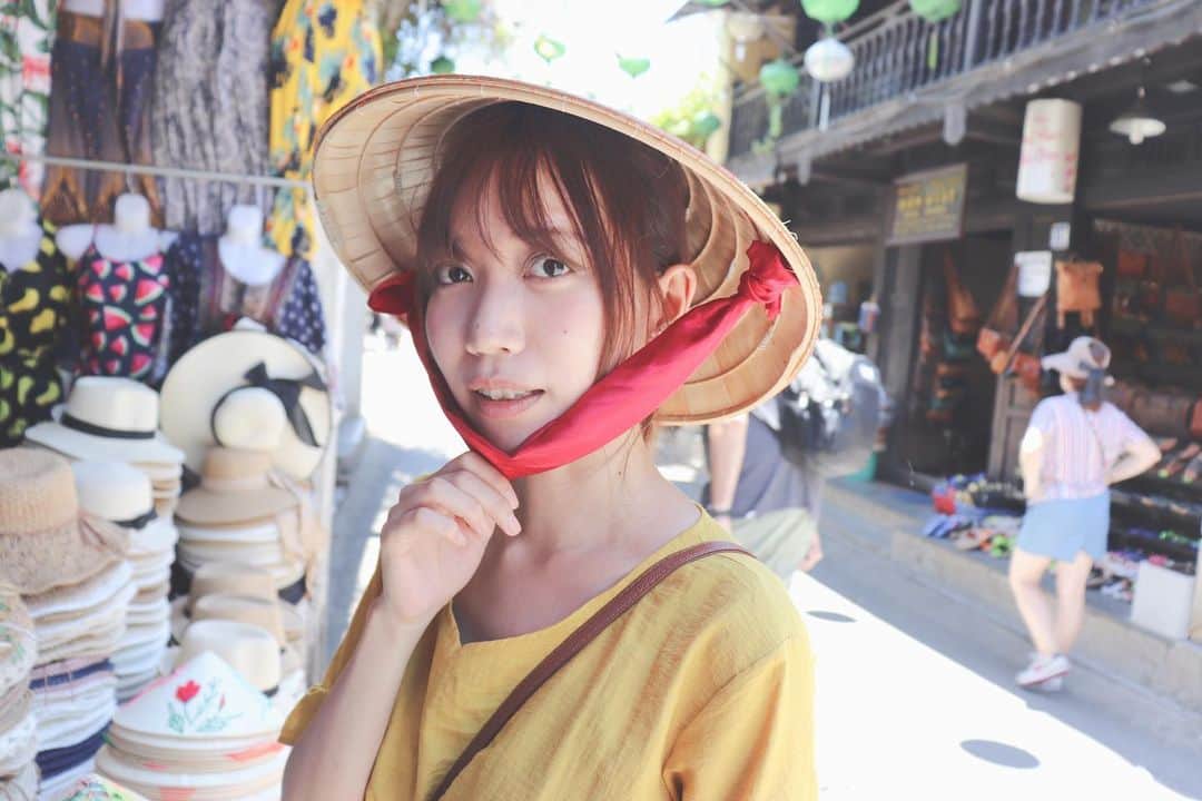 のインスタグラム：「ノンラー👒 . . . #ベトナム #ホイアン #Vietnam #vietnamtravel #hoian #hoiantrip #辻詩音 #music #girlstrip #etour #茨城空港 #世界でいぇい #ノンラー」