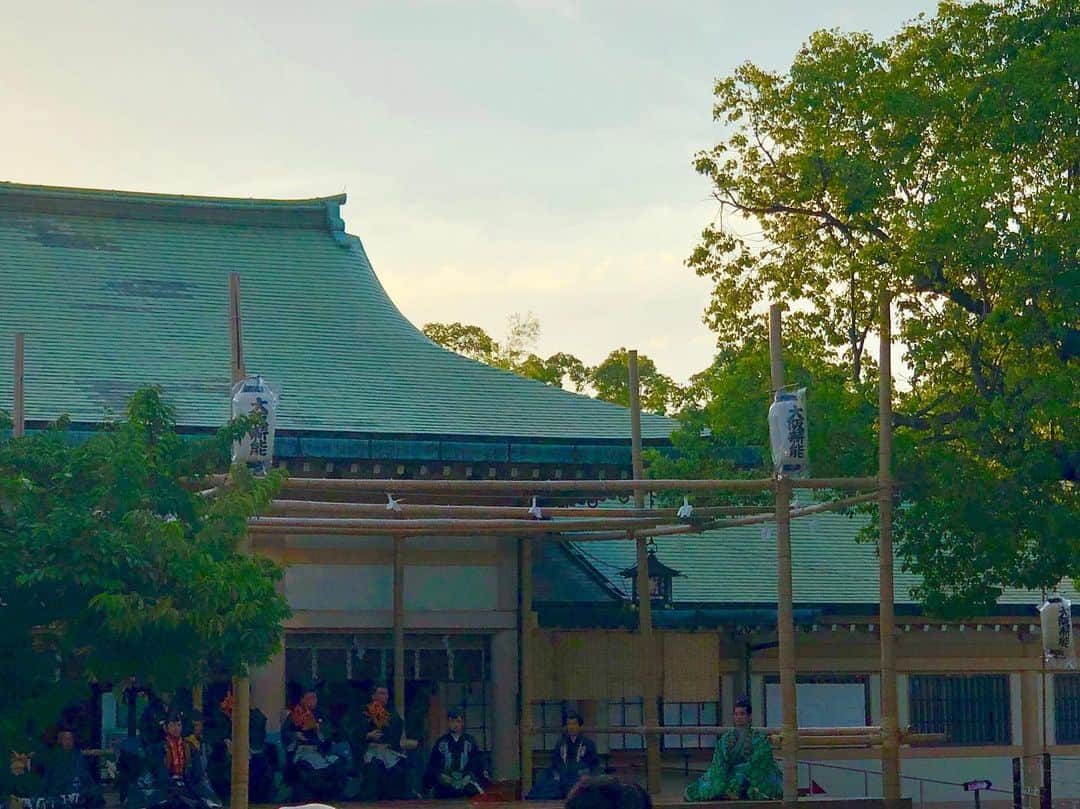 大西宏幸さんのインスタグラム写真 - (大西宏幸Instagram)「生國魂神社 薪能 夕焼けがバックに映えていました♫ 素敵ですね♫ #大西宏幸 #衆議院議員 #生國魂神社 #薪能  Ikutama Shrine  Innocence  The sunset was reflected in the background バ ッ ク  It's nice」8月12日 0時38分 - hiroyukionishi