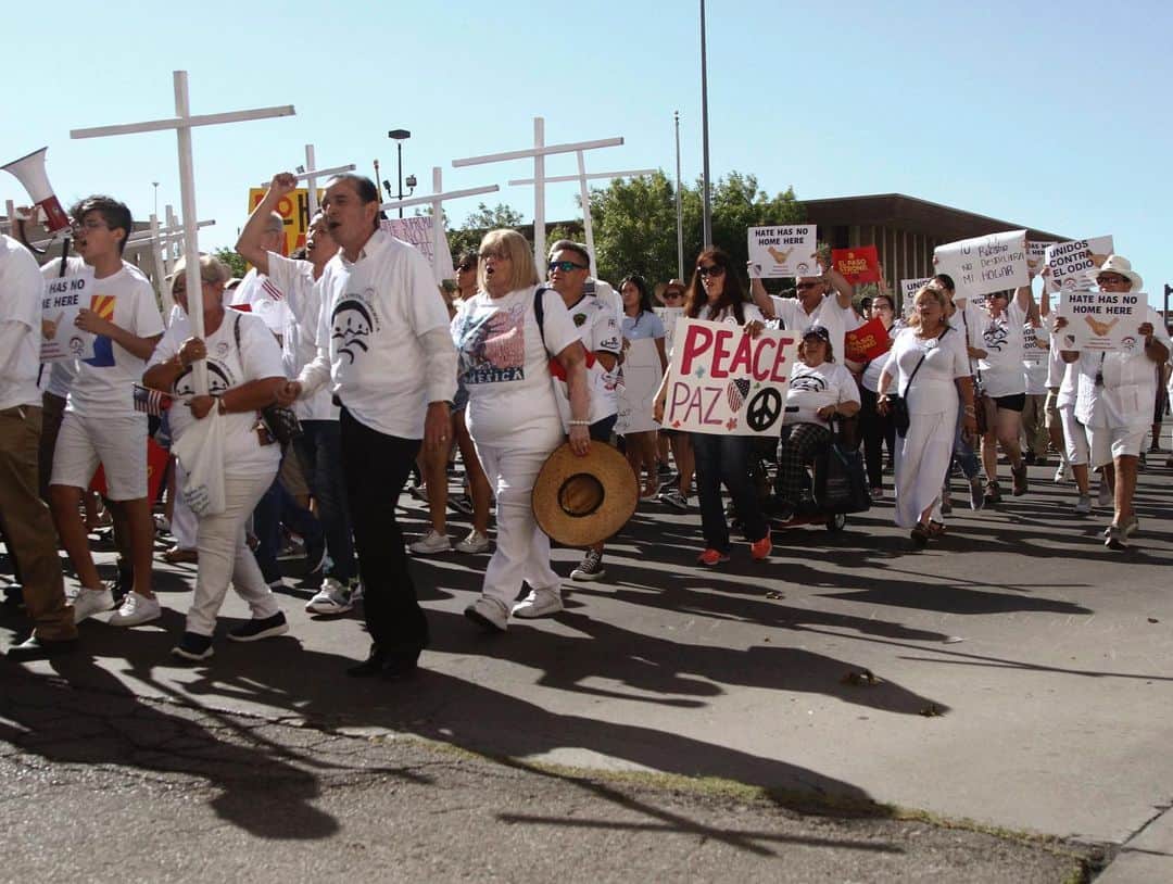 NBC Newsさんのインスタグラム写真 - (NBC NewsInstagram)「More than 100 people marched through the #ElPaso, #Texas, border area on Saturday to denounce racism and call for stronger gun laws one week after a mass shooting at a Walmart left 22 people dead. Click the link in our bio to read more. . 📷 Cedar Attanasio / @apnews」8月12日 0時46分 - nbcnews