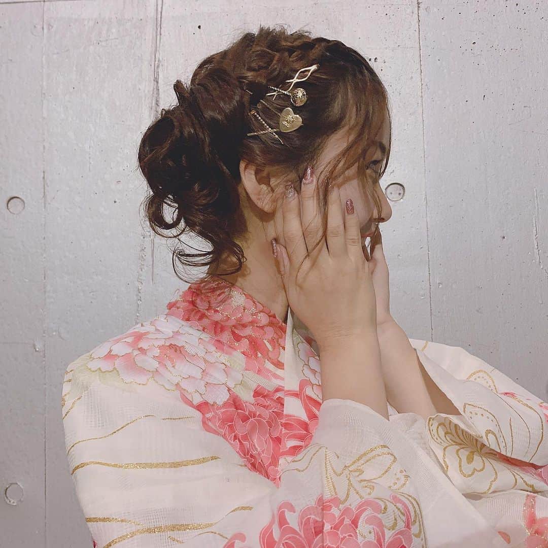 平田詩奈さんのインスタグラム写真 - (平田詩奈Instagram)「﻿ 今日の浴衣とっても﻿ タイプでした🌷﻿ ﻿ ピンたくさんつけてたよ♥﻿ ﻿ ﻿ ﻿」8月12日 0時56分 - shiina__0822