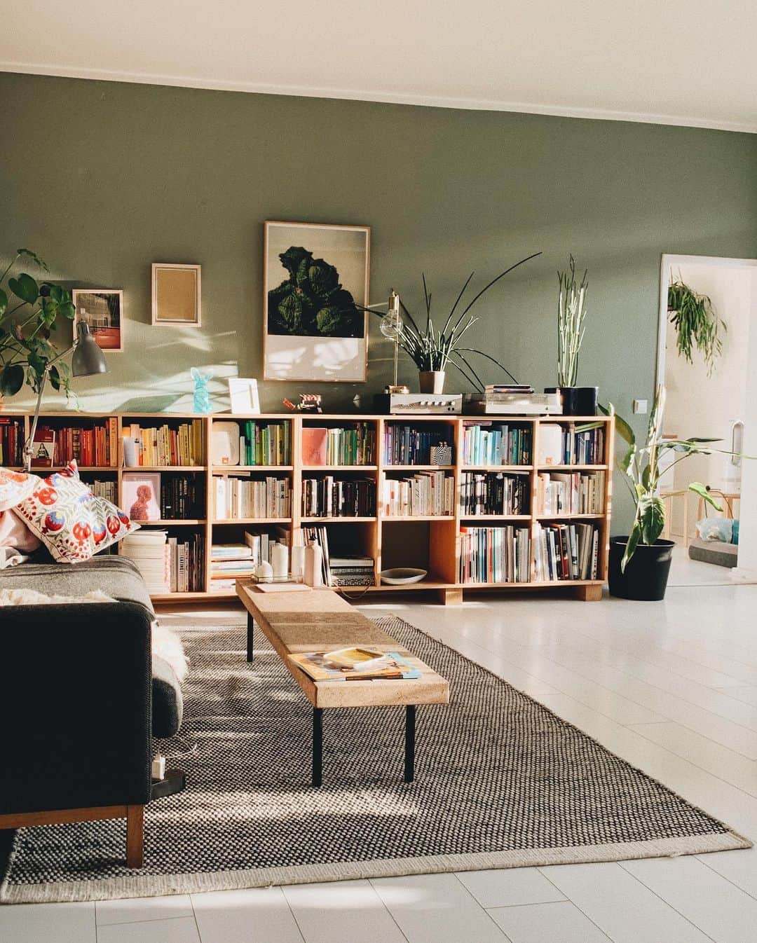 STIL IN BERLINのインスタグラム：「That end of the weekend light. #berlininterior」