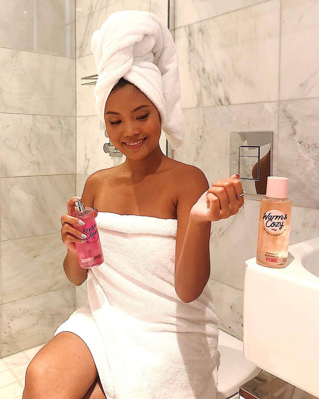 Victoria's Secret PINKさんのインスタグラム写真 - (Victoria's Secret PINKInstagram)「Starting off the week right 🧖‍♀️Swipe to see some of our fave #PINKBTY! #SelfCareSunday ➡」8月12日 1時03分 - vspink