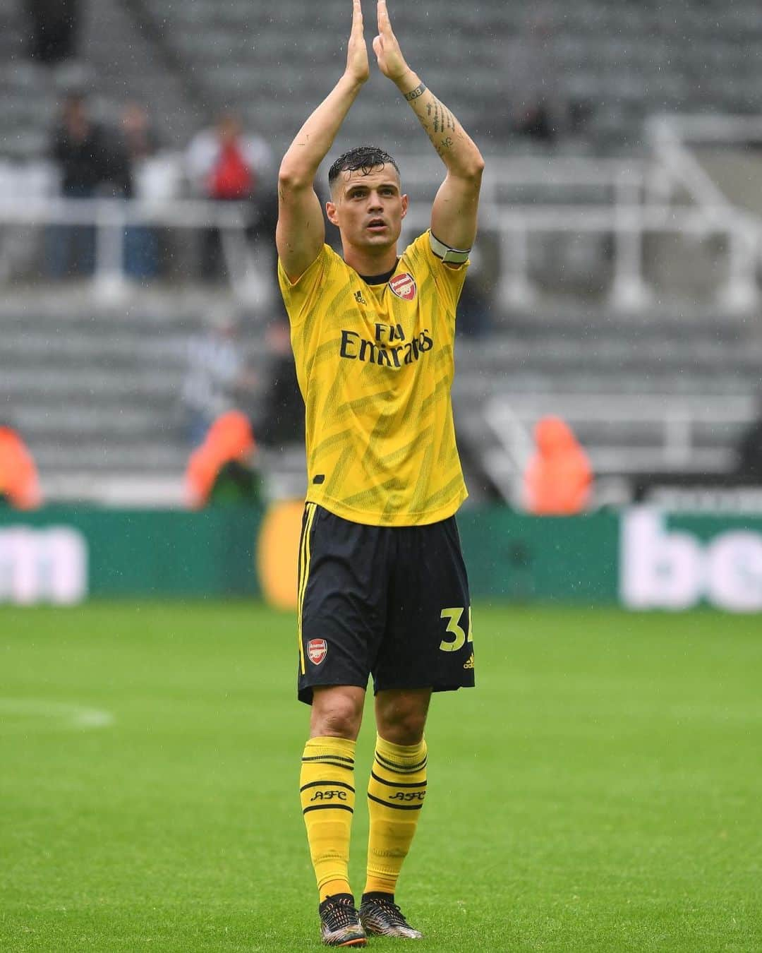 グラニト・ジャカさんのインスタグラム写真 - (グラニト・ジャカInstagram)「I'm proud of the way we fought today 👊 It feels good to play my 💯th @premierleague game for this great club @arsenal 🙏🏻 #GX34」8月12日 1時03分 - granitxhaka