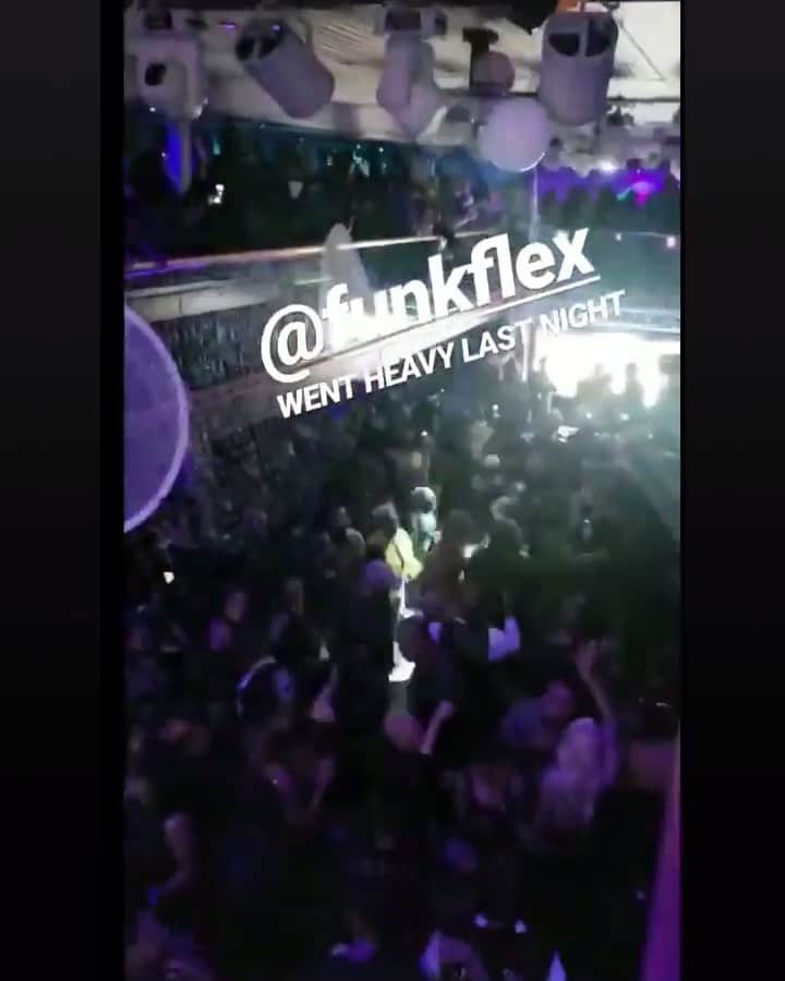 ファンクマスター・フレックスのインスタグラム：「Sometimes you just need another angle!🤷🏿‍♂️ FunkFlex on the set! Rocky / JoeJaxson !!!!! All Black Affair !!!!! SOLD OUT !!!! Vid Via: @njsoup153 (Soup I see u... u got Jersey on your back) BOOK FUNKFLEX : LITDIGITALDJS@GMAIL.COM」