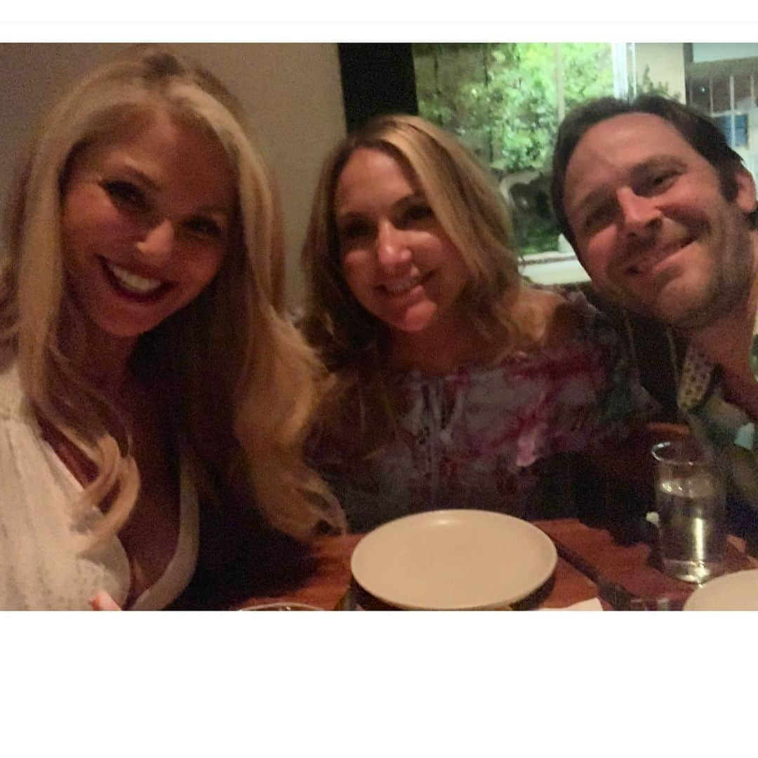 クリスティ・ブリンクリーさんのインスタグラム写真 - (クリスティ・ブリンクリーInstagram)「My Brilliant and Beautiful entertainment lawyer Debbie and her handsome and charming fiancé Chris took me to @felixrestaurant where all bets are off ..you just have to lick your plate! Delish!!!! Lots of fun on a beautiful night! (And I found my fave mad hatters new ish location 🎩) #abbotkinney #venicebeach #california」8月12日 1時07分 - christiebrinkley