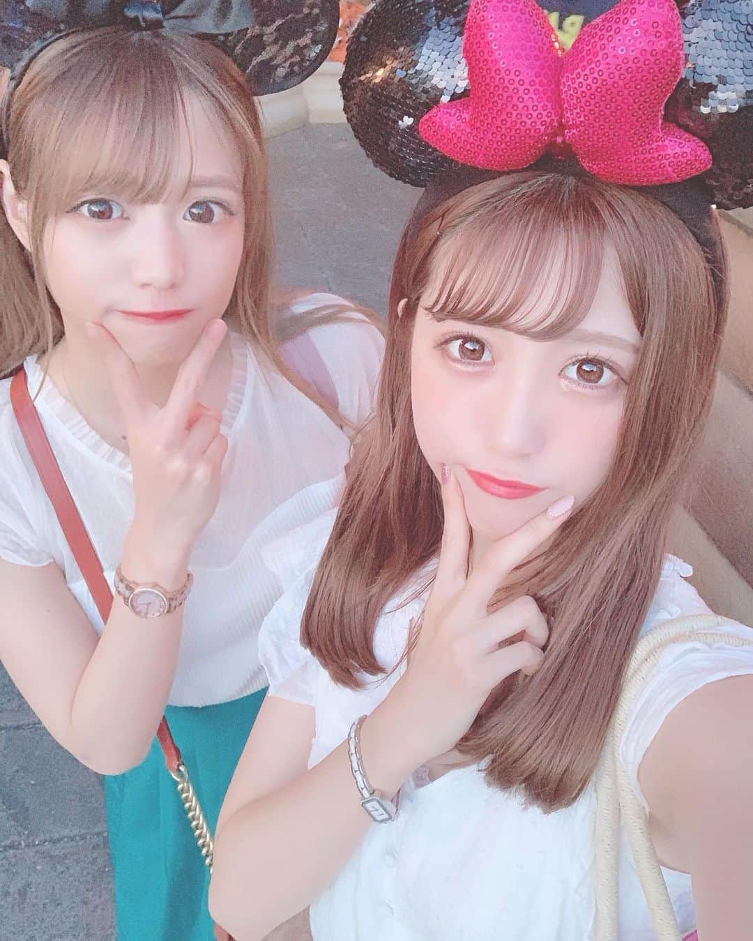 田口未彩のインスタグラム：「❤︎ . . 1日1回投稿するって決めてたんに 眠すぎて投稿できなかった〜〜🥺 . . #夏コーデ #コーデ #白ワンピース #白ワンピ #ワンピース #ワンピ #ロングワンピ #ディズニーコーデ #ディズニーシーコーデ #ミニーちゃんコーデ #大人女子 #大人コーデ #カゴバッグ #かごバッグ #セミロング #インスタ映え #映え #ディズニー #ディズニーシー #tds #REDYAZEL #マーメイドラグーン #ディズニー写真スポット」
