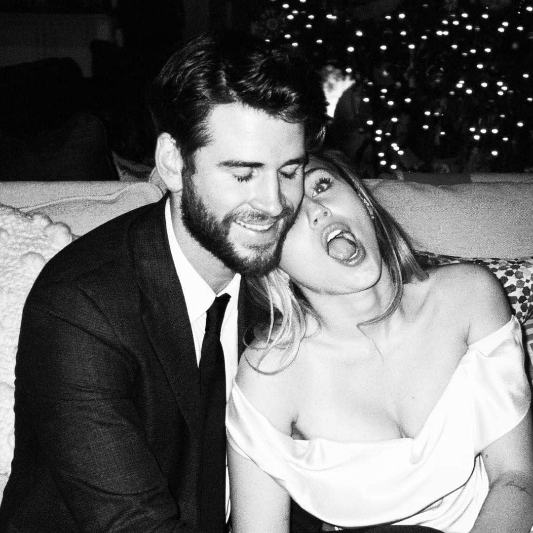 Teen Vogueさんのインスタグラム写真 - (Teen VogueInstagram)「Miley Cyrus and Liam Hemsworth have officially separated 💔 At the link in bio, we look back at a decade of cute couple moments.」8月12日 1時20分 - teenvogue