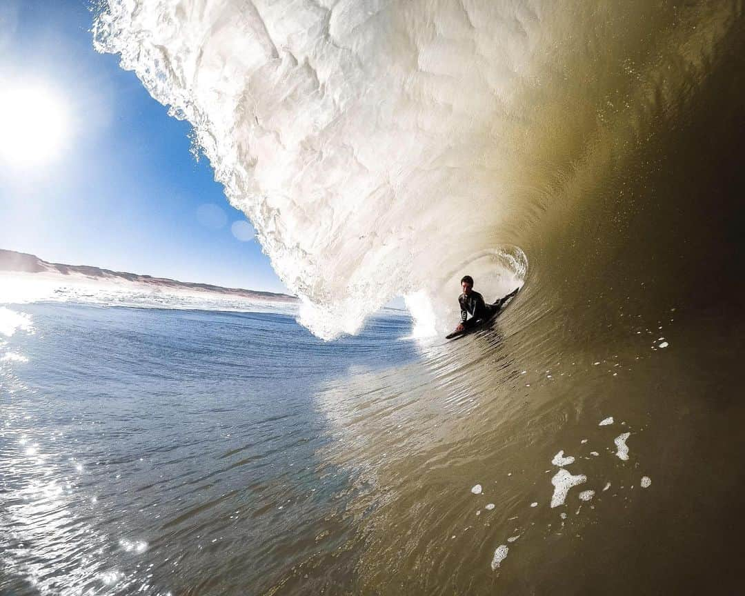 goproさんのインスタグラム写真 - (goproInstagram)「Photo of the Day: Finding shade in France with #GoProFamily member @bibby_pics + @jejebats. 🌊 • • • @GoProFR #GoProFR #GoProSurf #GoPro #BodyBoarding」8月12日 1時30分 - gopro