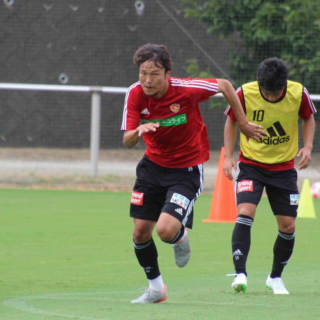 ベガルタ仙台さんのインスタグラム写真 - (ベガルタ仙台Instagram)「8月11日 トレーニング #ベガルタ仙台 #仙台 #サッカー #Jリーグ #2019シーズン #スローガン #ReVolution #吉尾海夏 #15番 #金正也 #39番 #長沢駿 #38番 #ジャーメイン良 #19番」8月11日 16時41分 - vegaltasendai