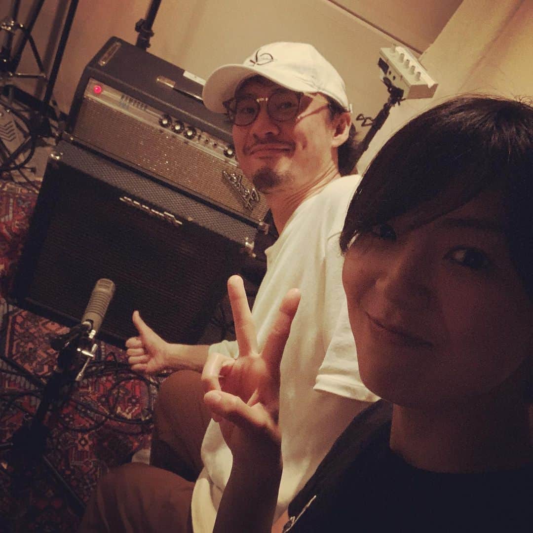 熊木杏里のインスタグラム：「これがリアンプという状態らしいです！ 1度録音した音をアンプで鳴らす。 さて、どんな音になるのでしょうか。 (ドヤ顔)」