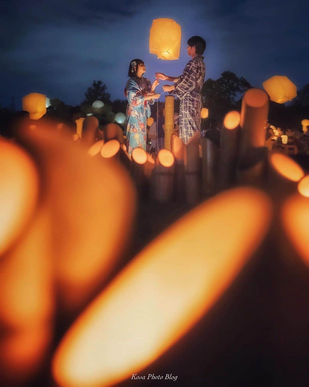 コサさんのインスタグラム写真 - (コサInstagram)「竹燈夜とスカイランタンのコラボは想像してたより素敵でした また来年の開催も宜しくお願いします . Location:和歌山 Wakayama / Japan Data:2019.8.10 . #スカイランタン #和歌山 #竹燈夜 #四季の郷 #insta_wakayama #グッドトリップ和歌山 #TandDフォトコンテスト2019 #try #sorakataphoto #s_shot #pics_jp #ファインダー越しの私の世界 #japan_bestpic_ #raw_japan #ADDICTED_TO_NIGHTS #night_captures #Lovers_Nippon_Portrait #special_spot_member #LINES_and_POINTS #best_of_japan2109 #lovers_amazing_group #photo_shorttrip #japantravelphoto #jalan_travel #beautifuldestinations #ig_myshot #master_shots #igs_world #hello_worldpics #竹燈夜インスタコンテスト」8月11日 16時43分 - kosa_photo