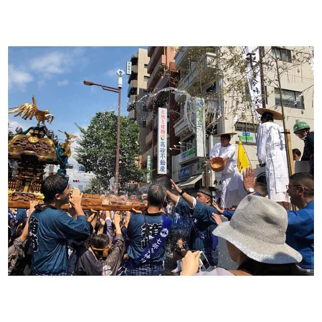 川口智美さんのインスタグラム写真 - (川口智美Instagram)「#富岡八幡宮 のお祭り特番生中継無事に終了しました🍧  気候と #子供神輿 参加者の熱気で めちゃくちゃ暑かったです👦👧☀️ 来年 #2020年 に行われる #本祭り も今から楽しみですね🍉  撮影にご協力頂いた皆様 有難うございました✨ 共に生中継MCを担当した 同じ事務所の大徳さんと🦋 #深川八幡祭り #おいでよ深川まつり #門前仲町  #神輿 #影祭り #祭り #東京ベイネットワーク #江東区 #中央区 #ケーブルテレビ #ホリプロ #ホリプロアナウンス室 #大徳絵里 さん #アナウンサー #フリーアナウンサー#東北放送 #川口智美 #北日本放送 #8月生まれ #お祭り女」8月11日 16時45分 - horipro_satomikawaguchi