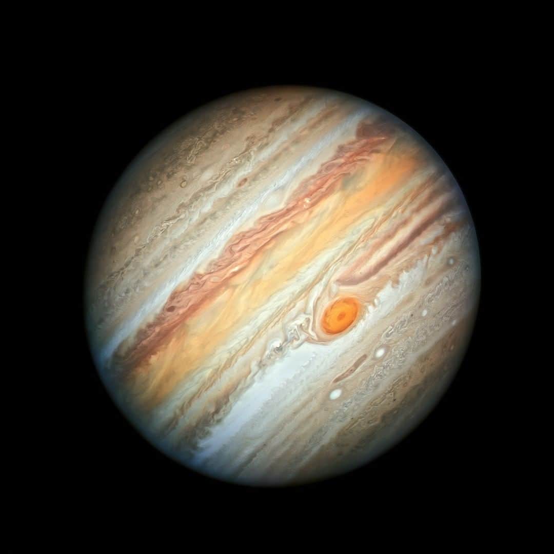 CNNさんのインスタグラム写真 - (CNNInstagram)「The Hubble Space Telescope 🔭 snapped this new, detailed portrait of Jupiter, showing its vivid colors, swirling clouds and the famous Great Red Spot. Hubble will continue to observe the planet and try to help astronomers figure out why the Great Red Spot storm, which has lasted 150 years that we know of, has been shrinking. (📸: A. Simon/M.H. Wong/ESA/Hubble/NASA)」8月11日 17時00分 - cnn