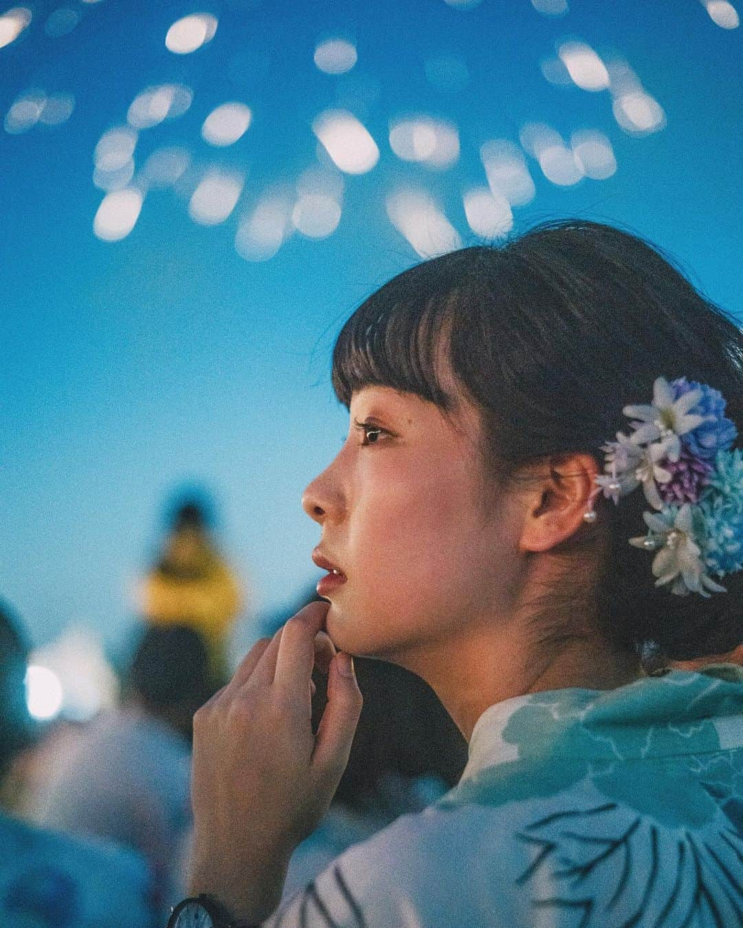 haru wagnusさんのインスタグラム写真 - (haru wagnusInstagram)「People can makes the many stars  ㅤㅤㅤㅤㅤㅤㅤㅤㅤㅤㅤㅤㅤ ㅤㅤㅤㅤㅤㅤㅤㅤㅤㅤㅤㅤㅤ ぼくは子供の頃から花火大会が好き。夏の儚さを表してて、全てが一瞬一瞬の思い出のようで美しい。花火を見上げるだけで、涙が出そうになる。今夜も花火大会に行ってきます。 ㅤㅤㅤㅤㅤㅤㅤㅤㅤㅤㅤㅤㅤ ㅤㅤㅤㅤㅤㅤㅤㅤㅤㅤㅤㅤㅤ Summer visual for @4silentbirds  #4silentbirds_watches」8月11日 17時00分 - wagnus