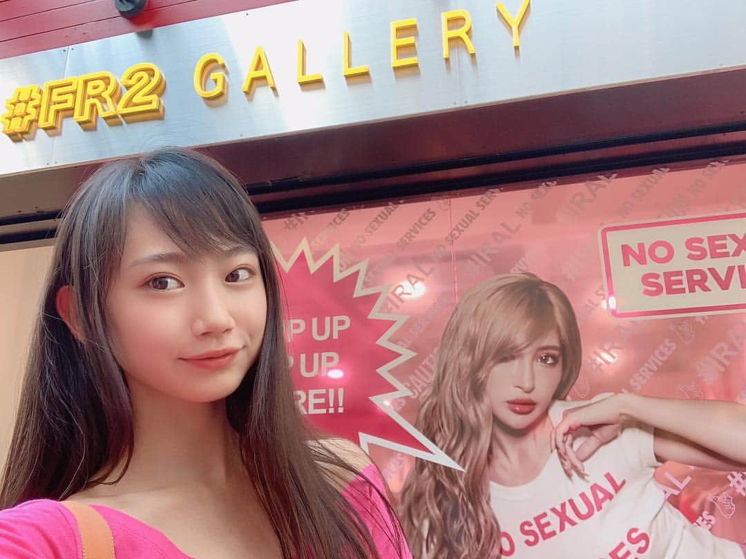 のインスタグラム：「原宿の 「IRAL」X「#FR2」の POPUP STOREに行ってきました〜✨ . アイラルはゆんころさんプロデュースのフィットネスウェアブランドという事で 明日8/12にゆんころさん来店されるそうですよ😳 . 詳細はこちら🙆‍♀️ @fxxkingrabbits  @iral_official . 相沢が着ているピンクのトップスの左袖にも注目🐇 . #fr2 #エフアールツー #頭狂色情兎 #iral #アイラル #コラボ #フィットネスウェア #原宿 #fr2gallery #ポップアップストア #🐇」
