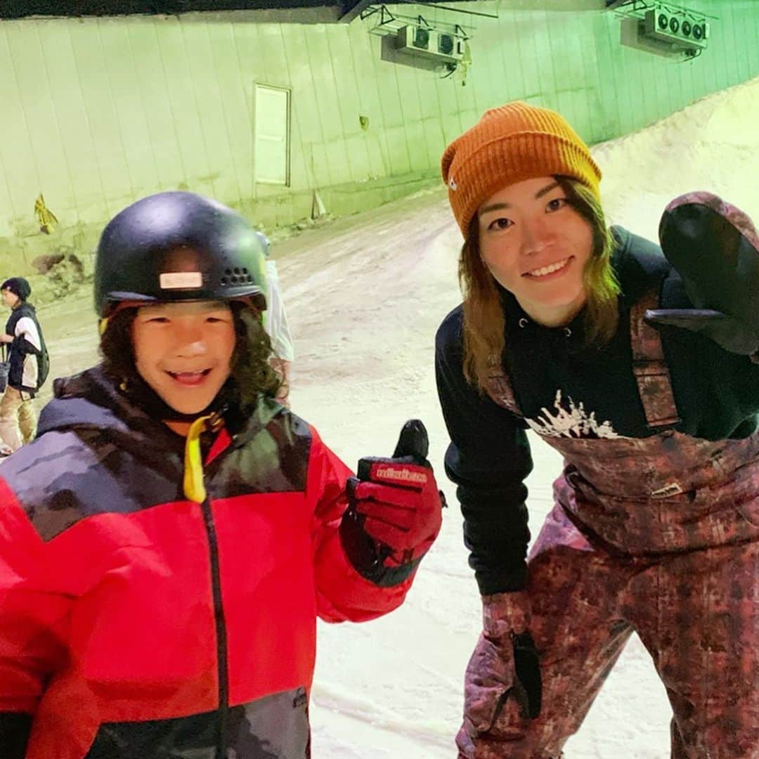 上田ユキエさんのインスタグラム写真 - (上田ユキエInstagram)「別れは号泣、再会は最高の笑顔❤️ @hikaru__83 @tora_orion_k #snowboarding #snowboarder」8月11日 17時18分 - yukie_ueda