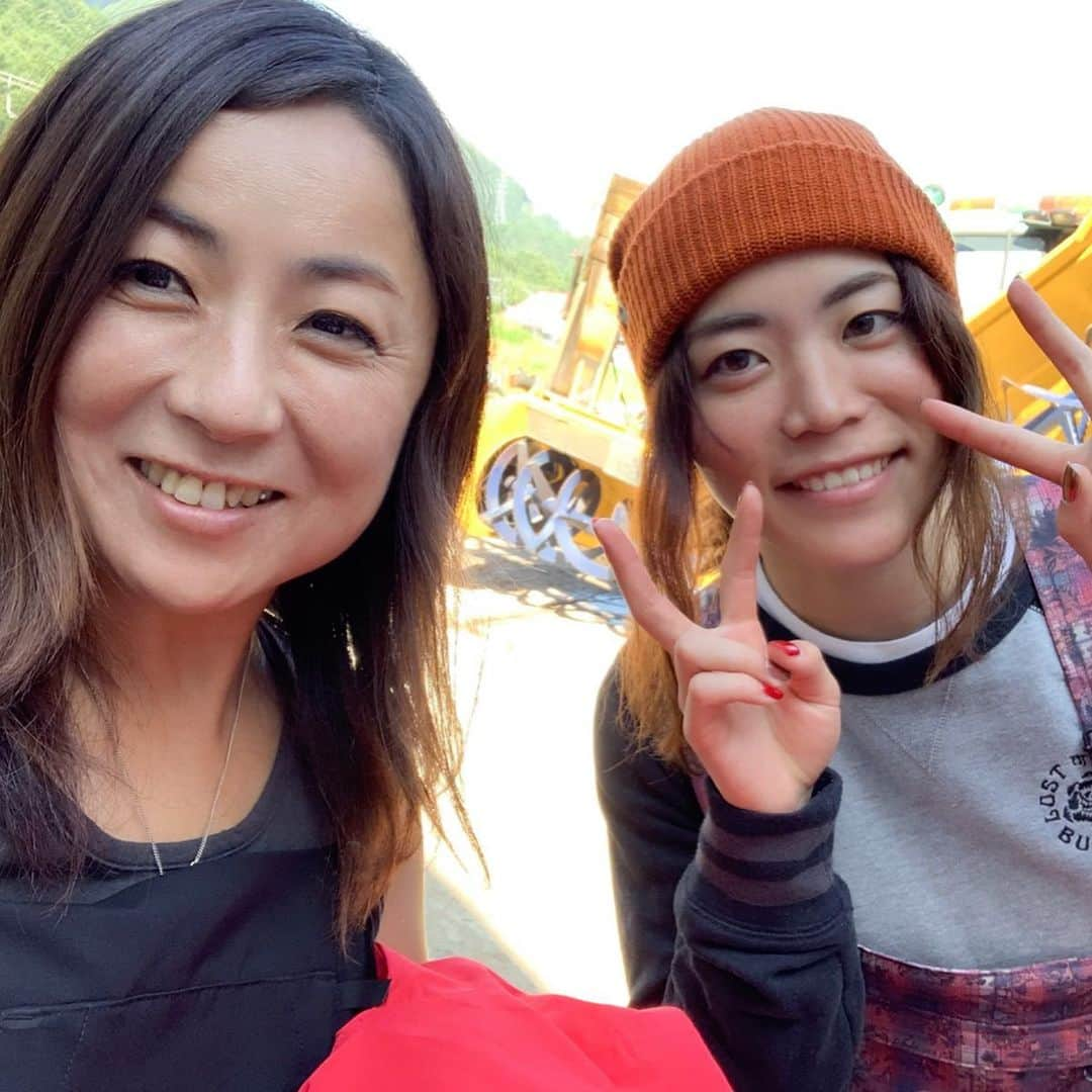 上田ユキエさんのインスタグラム写真 - (上田ユキエInstagram)「別れは号泣、再会は最高の笑顔❤️ @hikaru__83 @tora_orion_k #snowboarding #snowboarder」8月11日 17時18分 - yukie_ueda