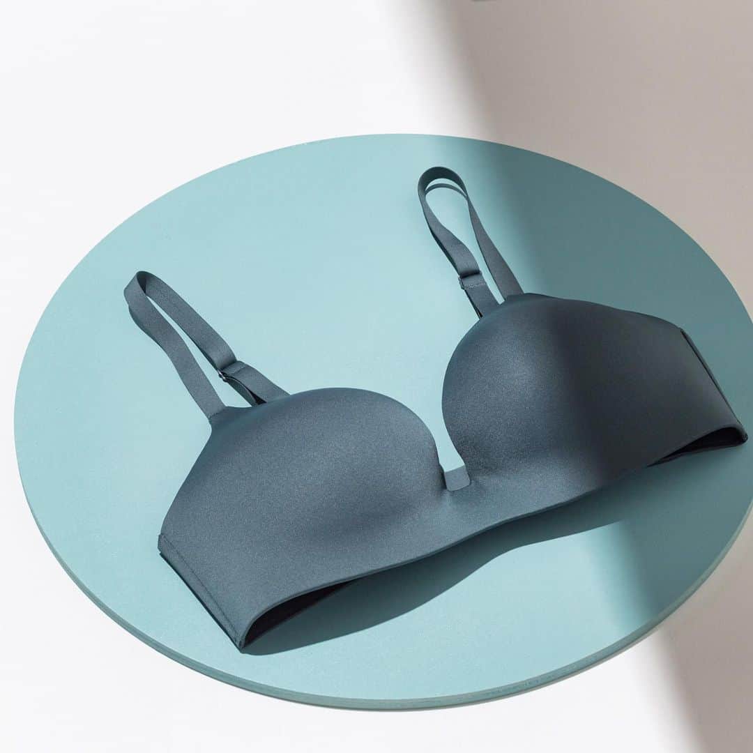 ユニクロさんのインスタグラム写真 - (ユニクロInstagram)「Smooth and soft curves.  #wirelessbra #bra #uniqlo #comfortable #effortless #lifewear #ブラ #ワイヤレスブラ #快適」8月11日 17時31分 - uniqlo