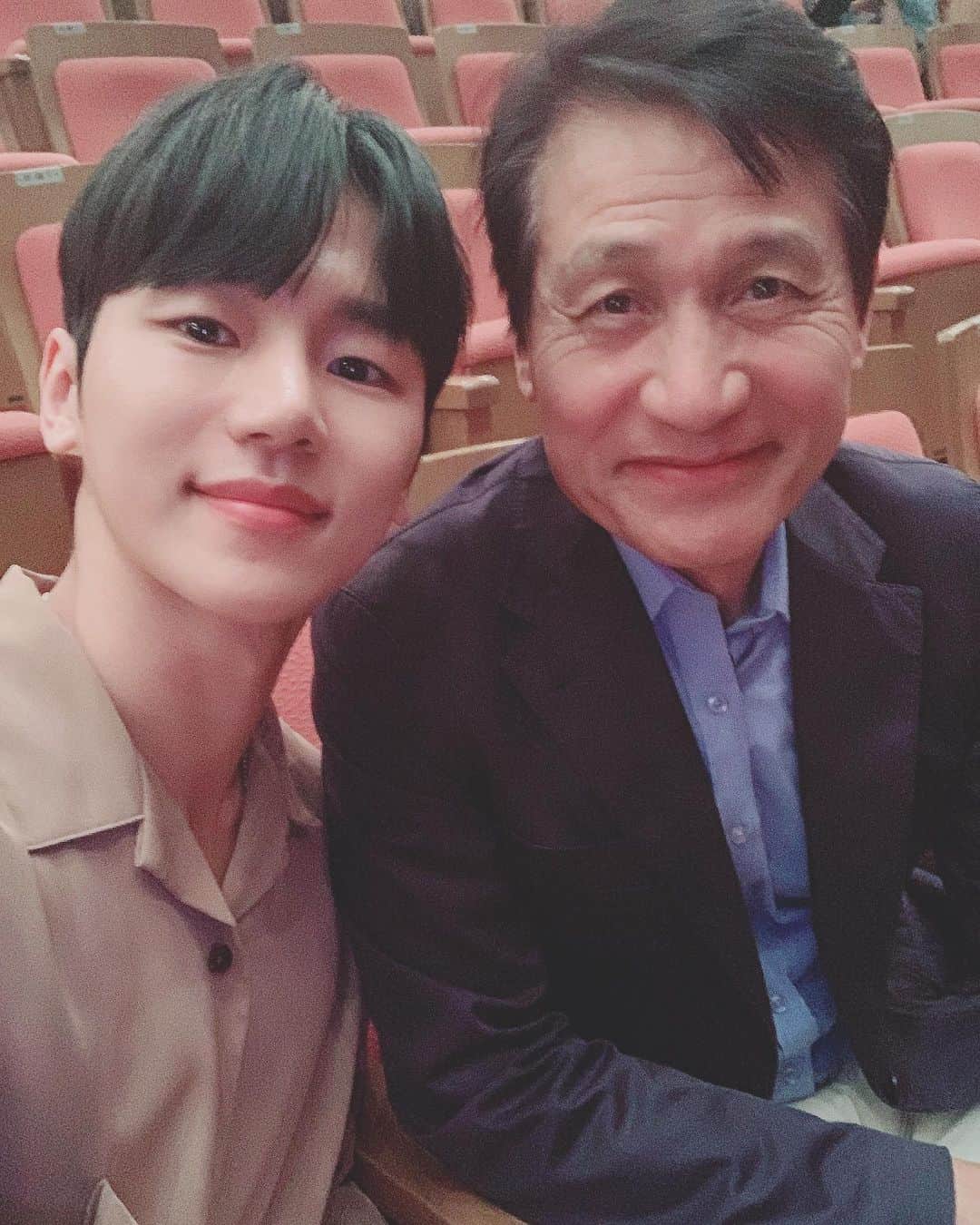 インス のインスタグラム：「조언 너무 감사했습니다!! 영화도 최고!! 존경합니다 선생님!!! ғɪʟᴍ :#사자」