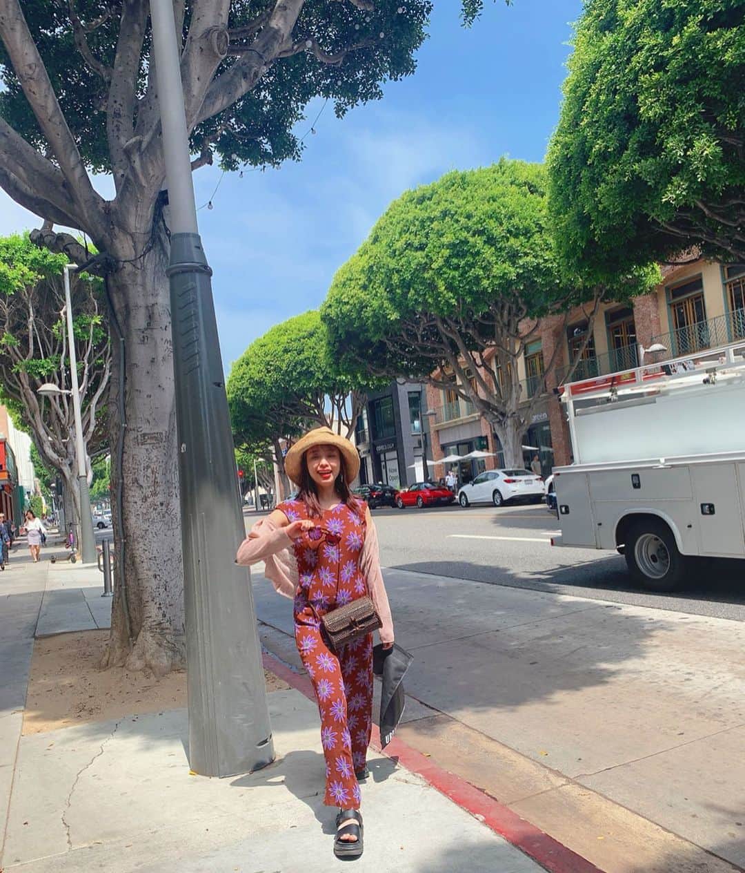 高橋有紀のインスタグラム：「幸せな気候🌞 LAでのお買い物好き！  お洋服、ヘア小物、食器を買った日 #ロサンゼルス #おさかなゆきの旅」