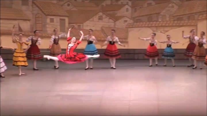 峯岸伽奈のインスタグラム：「. . .  one year ago today 💃  with @international_ballet_academy  #donquixote #kitri  #ballet #kitrientrance #oneyearago #インターナショナルバレエアカデミー  #バレリーナ  #キトリ」