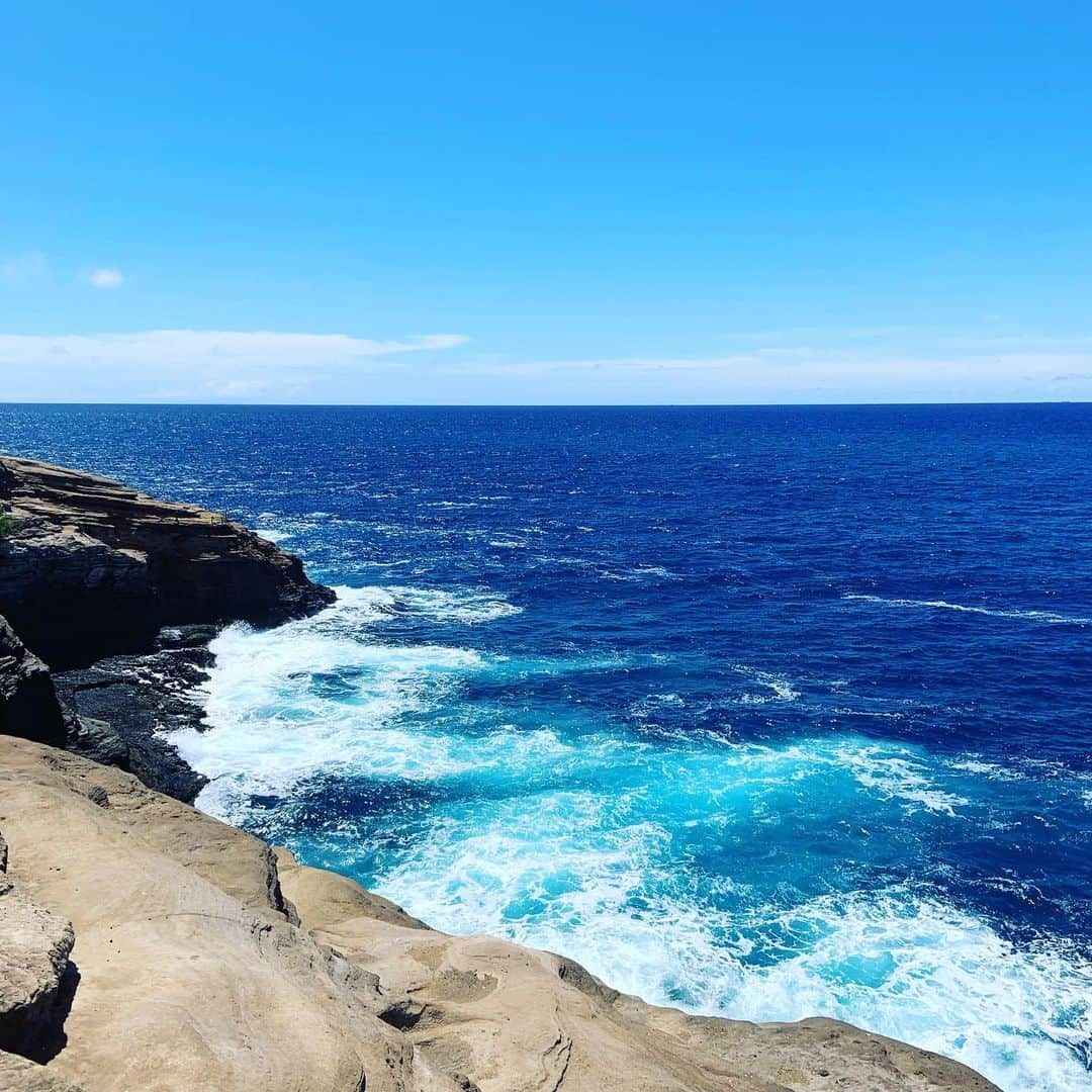 Aloha Street アロハストリートさんのインスタグラム写真 - (Aloha Street アロハストリートInstagram)「今日もお天気だったハワイ。水しぶきが気持ちよかった〜😊🌊（エリカ） ・ #ハワイ#海#hawaii #sea」8月11日 17時47分 - alohastreetcom_hawaii