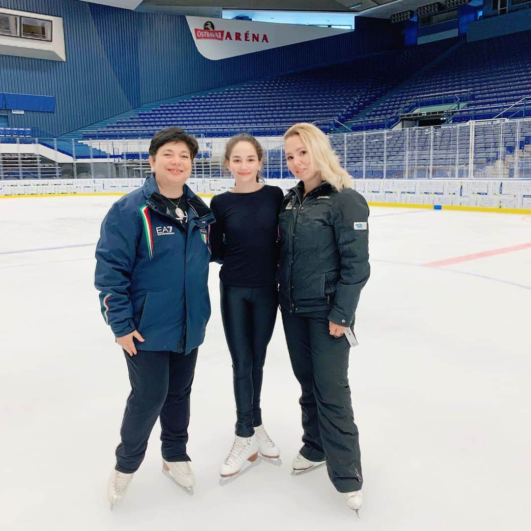 ケルシュティン・フランクさんのインスタグラム写真 - (ケルシュティン・フランクInstagram)「Back home and reflecting about an amazing but also demanding week at the IDP-Camp in Ostrava. So happy Isabella got to work with 2 coaches I already had the chance to train with during my competitive career- and she just loved it as much as I did! Back to work on Monday ✌🏼#isufigureskating #idpnovice2019 #summerskating #teamworkmakesthedreamwork #teamriedell」8月11日 17時40分 - kerstinfrank88