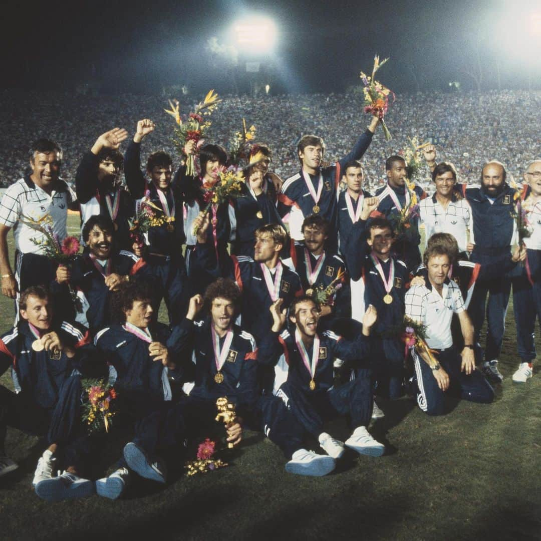 FIFAワールドカップさんのインスタグラム写真 - (FIFAワールドカップInstagram)「11 August is a memorable date when it comes to firsts at the Men's Olympic Football Tournament 🥇  11 August 1984: France win their first gold by beating Brazil in Los Angeles 🙌 11 August 2012: Mexico win their first gold by beating Brazil in London 👏  #OnThisDay #Olympics #LosAngeles #London #France #Mexico」8月11日 17時50分 - fifaworldcup