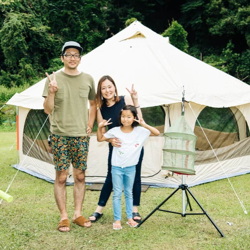 キャンプ情報サイト［ランタン］さんのインスタグラム写真 - (キャンプ情報サイト［ランタン］Instagram)「CAMP SMILE STYLE ／ 大きなワンルーム DODタケノコテントで 優雅にファミリーキャンプ！ ＼ いろんなキャンパーのキャンプスタイルを現地取材と一般キャンパーからの投稿で数多く掲載してます。 . . 詳しくは @lantern.camp  webサイトをご覧ください . . #camp #camping #outdoor #travel #trip #lantern_smile #nature #キャンプ #キャンプ用品 #アウトドア #テント #自然 #旅行 #キャンプ初心者  #キャンプ好きな人と繋がりたい #dod #パワーハウスlpツーバーナーストーブ2 #タケノコテント #スタンレーウォータージャグ #ハイマート佐仲 #スタンレー #コールマン #ファミキャン #ファミリーキャンプ」8月11日 17時54分 - lantern.camp