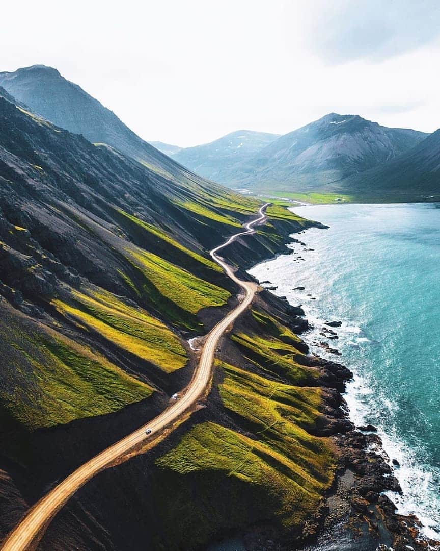Discover Earthさんのインスタグラム写真 - (Discover EarthInstagram)「Would you drive there? 🚙 Coastal drives in East Iceland are magical. The area is not as popular as the South coast so you might experience less traffic here. 🇮🇸 — 📍#DiscoverIceland — 📸 Photos by @h0rdur」8月11日 17時58分 - discoverearth