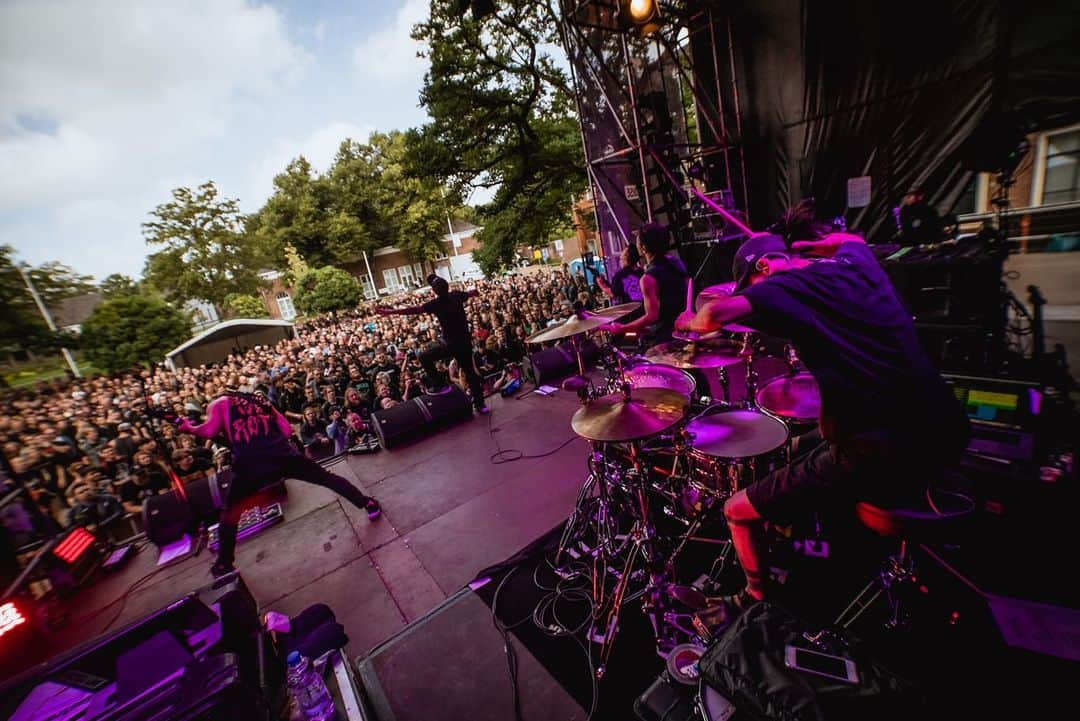 Crystal Lakeさんのインスタグラム写真 - (Crystal LakeInstagram)「Thank you @intothegravefestival yesterday! So windy but so great weather during the set. You guys were beautiful, thanks!  Photo: @johngyllhamn  #CrystalLake #Helix #WorldTour2019 #IntoTheGrave」8月11日 18時27分 - crystallake777