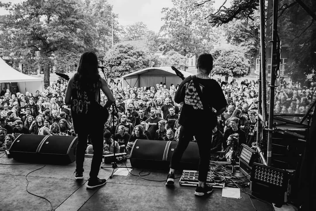 Crystal Lakeさんのインスタグラム写真 - (Crystal LakeInstagram)「Thank you @intothegravefestival yesterday! So windy but so great weather during the set. You guys were beautiful, thanks!  Photo: @johngyllhamn  #CrystalLake #Helix #WorldTour2019 #IntoTheGrave」8月11日 18時27分 - crystallake777