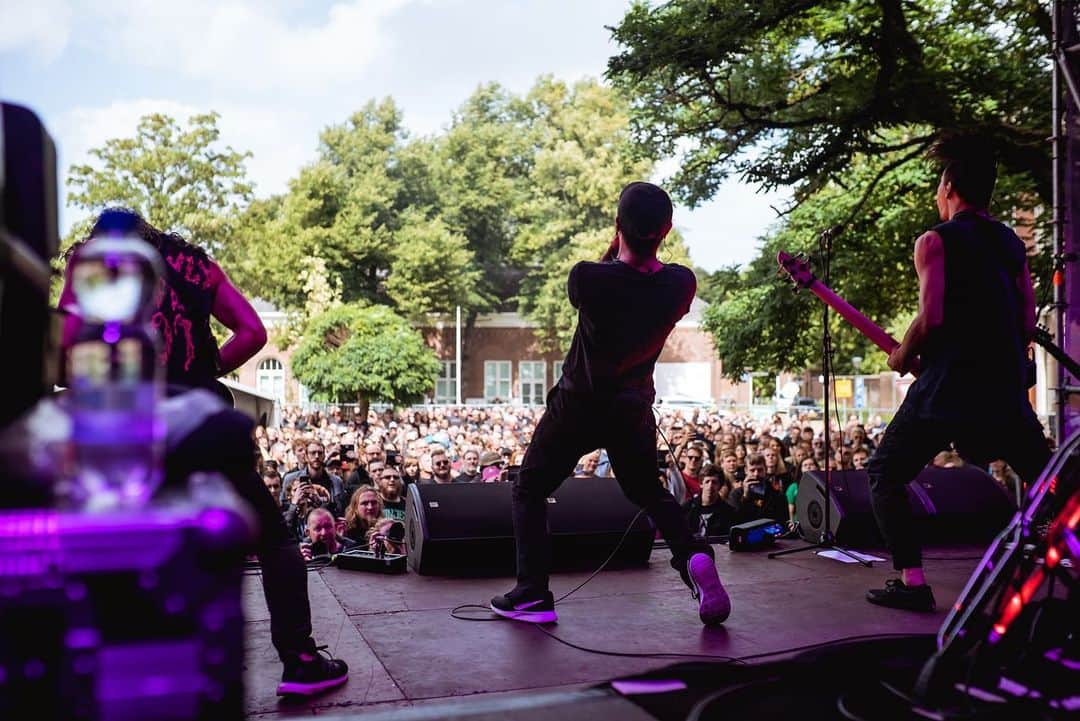 Crystal Lakeさんのインスタグラム写真 - (Crystal LakeInstagram)「Thank you @intothegravefestival yesterday! So windy but so great weather during the set. You guys were beautiful, thanks!  Photo: @johngyllhamn  #CrystalLake #Helix #WorldTour2019 #IntoTheGrave」8月11日 18時27分 - crystallake777