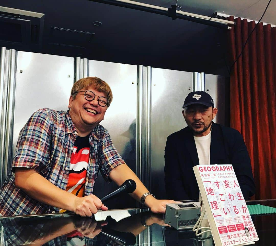 角田陽一郎さんのインスタグラム写真 - (角田陽一郎Instagram)「写真家ワタナベアニ×角田陽一郎トーク。とても楽しく含蓄あり秘密話あり、多くの方に来ていただき最高でした！たくさん質問もいただいてとても勉強になりました！#角田陽一郎 #ワタナベアニ #人生が変わるすごい地理 #下北沢bandb」8月11日 18時28分 - kakuichi44