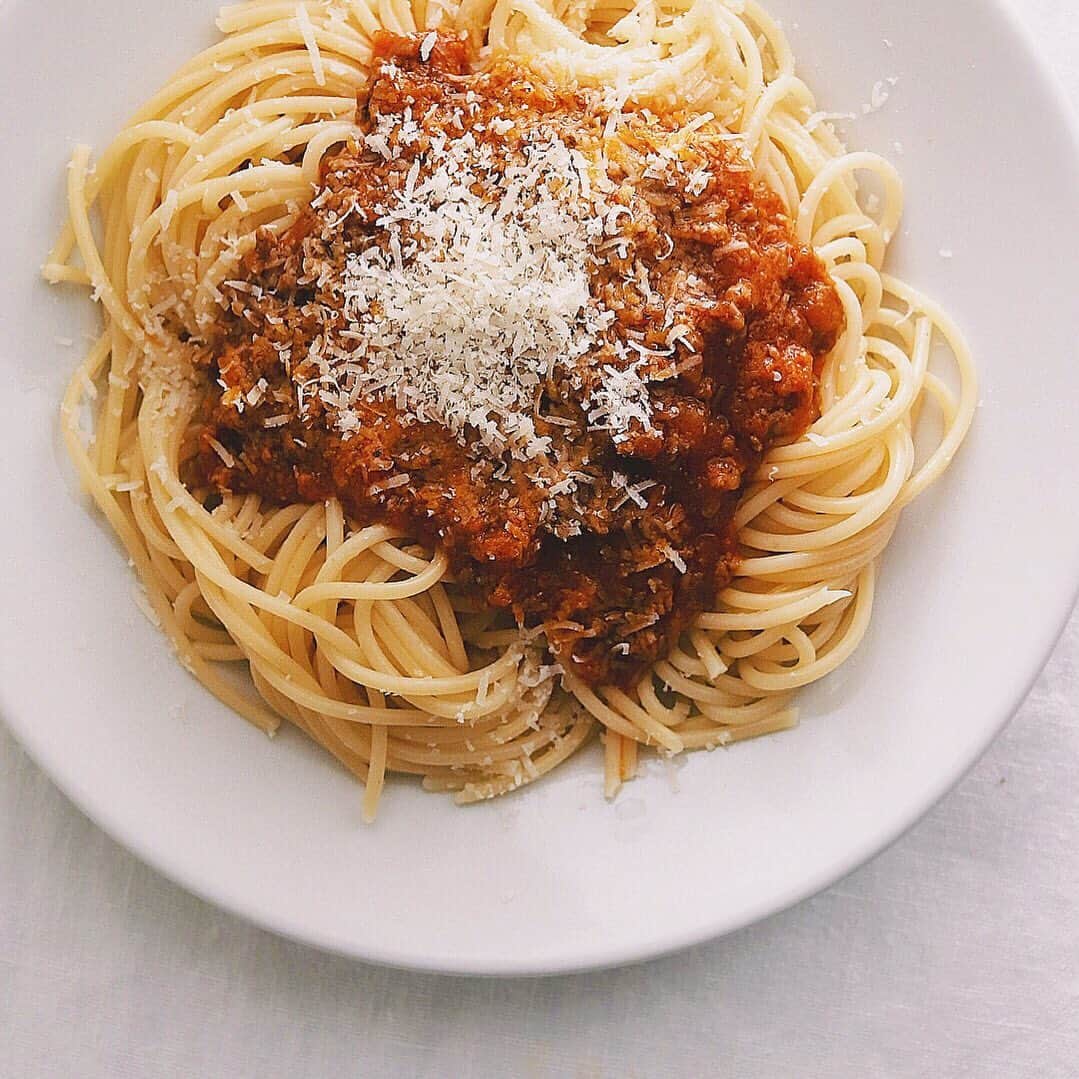 樋口正樹さんのインスタグラム写真 - (樋口正樹Instagram)「Spaghetti bolognese . 今夜のパスタは ミートソースの スパゲッティで 中盛り1.5人前🍝 . . #ミートソース #ボロネーゼ #スパゲッティ #パスタ部 #バリラ #bolognese #spaghettibolognese #bolognafood #topitalianfood #italyfood #italianfood #pastalover #lovepasta #pastaitaliana #eeeeeats」8月11日 18時38分 - higuccini