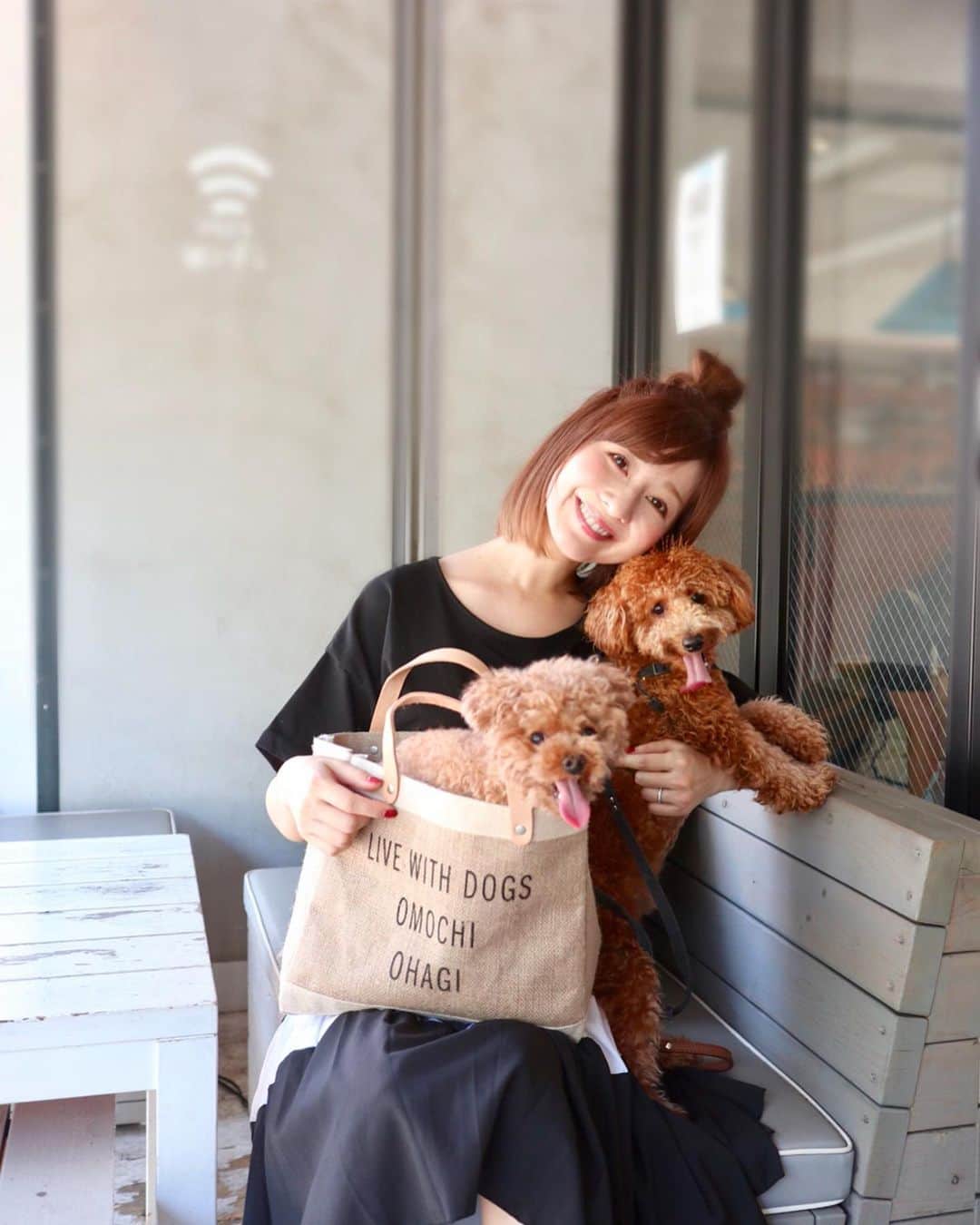 のインスタグラム：「・ お盆休みスタート🌻 たくさん想い出つくろうね🐶💕💕 おさんぽバッグは おもちとおはぎの名前入り🐶❤️❤️ #coordinate one-piece#glamorousgarden @glamorous_garden  shoes#balenciaga @balenciaga  bag#apolis @apolisjapan  #sサイズコーデ  #153cmコーデ #おちびコーデ #おちびの輪 #おさんぽコーデ #愛犬との暮らし」
