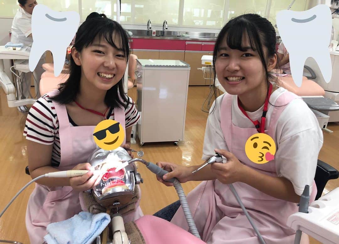 新東京歯科衛生士学校さんのインスタグラム写真 - (新東京歯科衛生士学校Instagram)「オープンキャンパスの様子！🤩 楽しそうに模型の歯をツルツルにしています👏👏 ． 進路 を考えている方、#歯科衛生士 に少しでも興味のある方… 是非一度、新東京で歯科衛生士の体験を行ってみませんか？✨ ． オープンキャンパスのご予約受付中です🙌  #新東京歯科衛生士学校 #オープンキャンパス #受験生 #進路 #進路相談 #高校生 #歯科衛生士 #笑顔 #楽しそう #歯」8月11日 19時06分 - dh_shintokyo