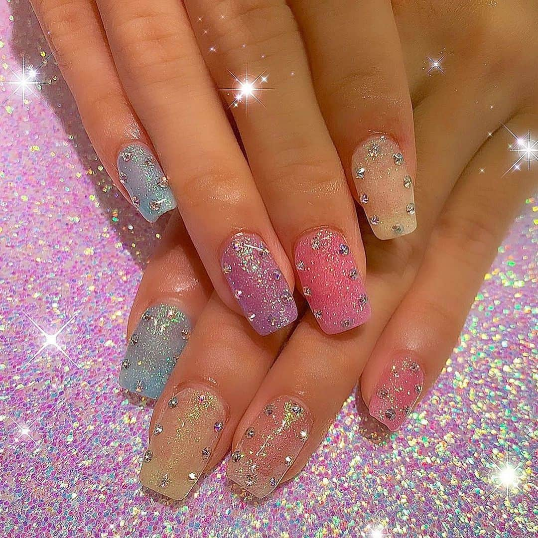 ひなたろす（佐原ひなた）さんのインスタグラム写真 - (ひなたろす（佐原ひなた）Instagram)「﻿ newnail❤︎﻿ あま〜いシロップみたいなカラー🏳️‍🌈﻿ 夏だからカラフルな気分🤣❤️﻿ めちゃくちゃ可愛すぎてお気に入りです！！﻿ ﻿ ﻿スクエアにして、ストーンで囲った💓 2枚目に動画もあるよ〜（´-`）.｡oO ﻿ ﻿ ❥Special.coupon ﻿ 佐原ひなたのインスタ見たで﻿ 安くなるよ〜＾＾﻿ ﻿ 私の今回の、担当ことこさん💌﻿ ﻿ instagram﻿ ( @lapis_kotoko )﻿ いつもありがとうございます😂❤️﻿ かわいすぎてずっと見ちゃいます💌﻿ ﻿ *お問い合わせ&ご予約*﻿ (☎︎)︎03-5489-5550 渋谷店﻿ ﻿ ﻿ #follwme #nailsofinstagram #nails #ネイル #summernail  #nail #love #tflers #l4l #followme #ootd #followforfollowback#follow4followback #tagforlikes #code #hair」8月11日 19時00分 - saharahinata