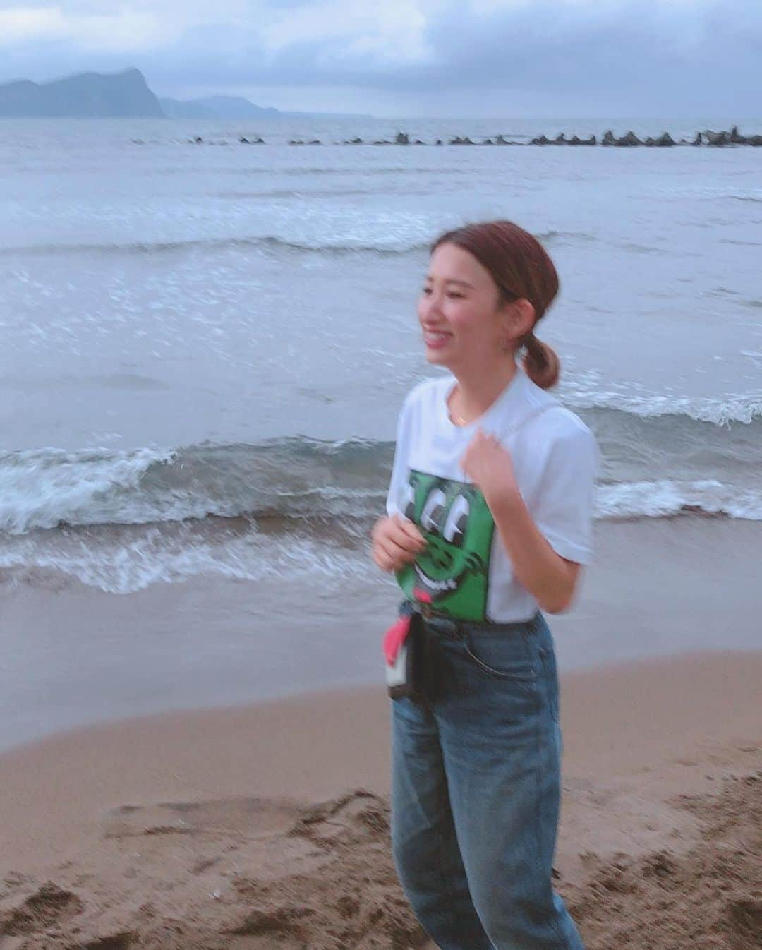 伊藤沙菜さんのインスタグラム写真 - (伊藤沙菜Instagram)「・ 2019年最後のなとぅ💙in蘭島 #ちょっとだけブレさせるのがいいらしい #ほんとかよ #3枚目に関してはテクニックではなく #ただのブレ」8月11日 19時17分 - 37room_official