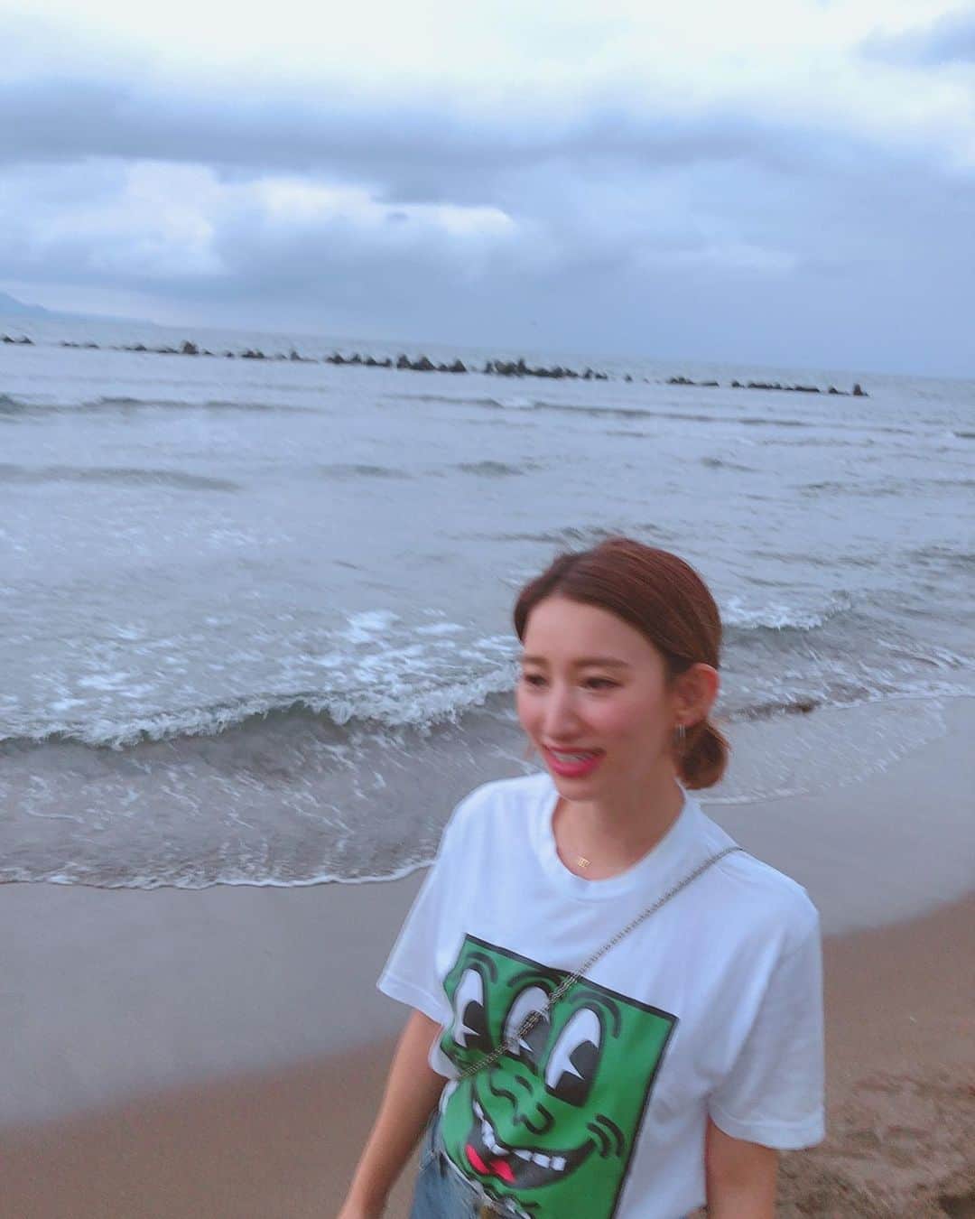 のインスタグラム：「・ 2019年最後のなとぅ💙in蘭島 #ちょっとだけブレさせるのがいいらしい #ほんとかよ #3枚目に関してはテクニックではなく #ただのブレ」