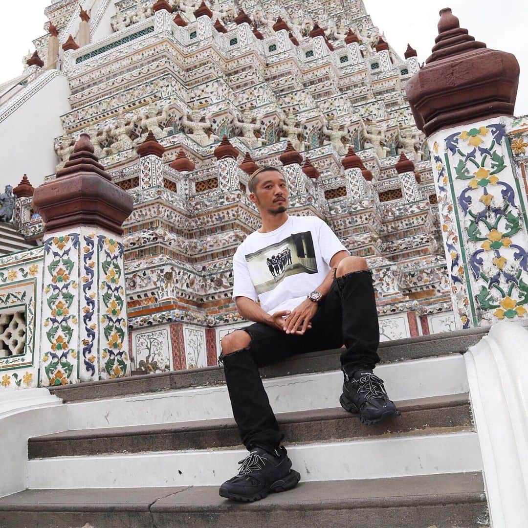KENTOのインスタグラム：「𝐒𝐈𝐀𝐌 🇹🇭 #thailand #bangkok #thai #watarun #pyrex #pyrexvision #balenciaga #virgilabloh #ootd #outfit #outfitoftheday #instafashion #streetfashion #streetstyle #streetwear #dj #djcityjapan #djlife #djtour #internationaldj #beepmmgmt #pioneerdj #sgartistsmanagement #axcell #weareaxcell」