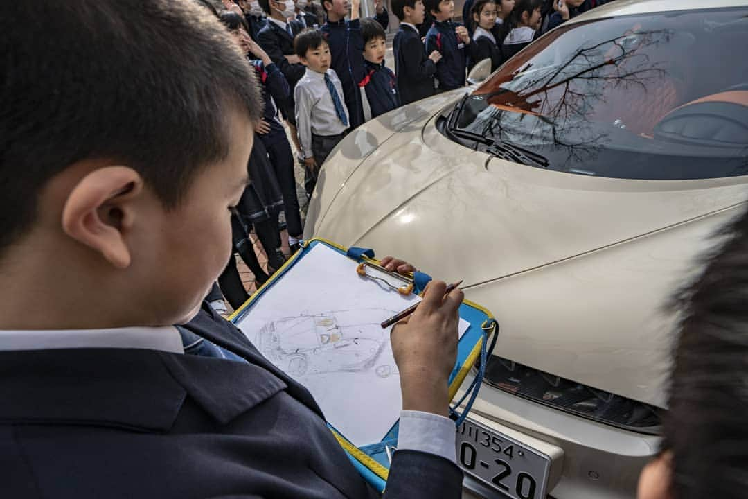 前澤友作さんのインスタグラム写真 - (前澤友作Instagram)「Drawing a dream car  #mzsupercar #MZSCkids #福島 #郡山 #郡山ザベリオ学園 #福魂祭 #ブガッティ #シロン #Bugatti #Chiron #スーパーカー #supercar」8月11日 19時18分 - mzsupercar