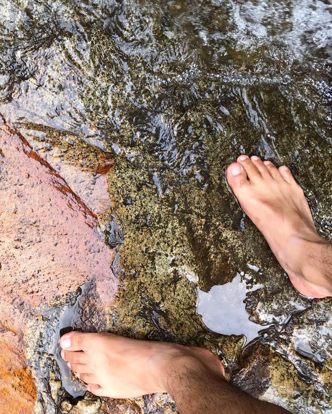 倉岡晋也さんのインスタグラム写真 - (倉岡晋也Instagram)「touched ✔︎ fresh air , deep waters sounds nature’s healing 滝の音 ひやりとした水 なんかの鳥の鳴き声がする 裸足になって大げさに深呼吸 #huaykaewwaterfall #倉岡旅の記録」8月11日 19時37分 - shinyakuraoka