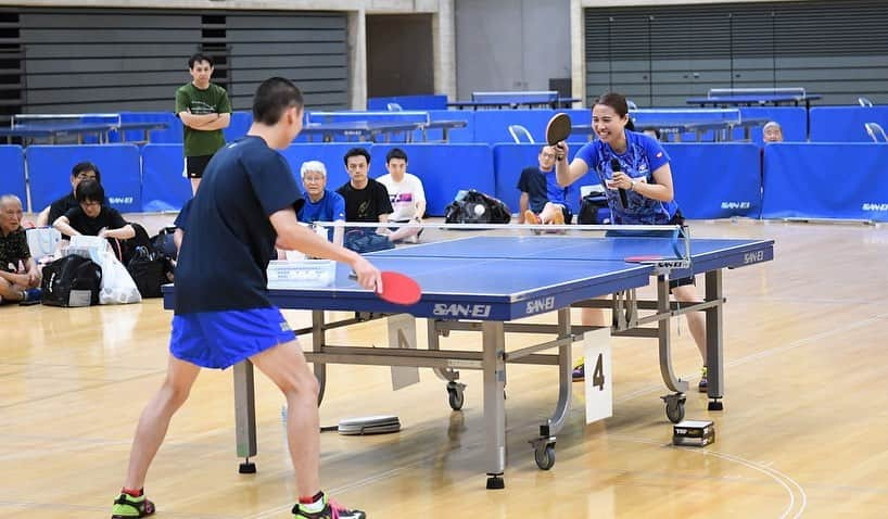 平野 早矢香さんのインスタグラム写真 - (平野 早矢香Instagram)「全国教職員卓球選手権大会🏓その1  大会が始まる前の木曜日、参加者の皆さんに向けての講習会をさせていただきました✨ 今回は試合を控える皆さんに対しての講習会でしたが、日頃は指導者として指導をされている方も多いということでQ&A方式で講習会をさせていただきました‼️ 日頃の講習会は来てくださった皆さんに向けて私発信の講習会になりますが、実際のところ皆さんの疑問に直接お答えできるこの形が、一番皆さんの今後に役立つベストな講習会の形ではないかと私は考えています👍  参加者の皆さんも積極的に日頃の疑問や質問を投げかけてくださり、とても充実した講習会になりました✨ ありがとうございました😊」8月11日 19時52分 - sayakahirano0324