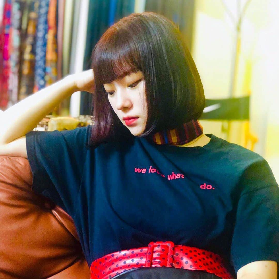 THE SIDERさんのインスタグラム写真 - (THE SIDERInstagram)「style  thesidergirl❤️ 明日は定休日です🙇‍♀️ #makeup #fashion #code #style #outfit #vintage #used #instagood #instafashion #fashion #ootd #portrait #photo #beauty #style #swag #coordinate #古着MIX #古着コーデ #ファッション #コーディネート #美容室 #旭川美容室 #古着 #古着屋#bob #red#girl」8月11日 19時58分 - thesider_official